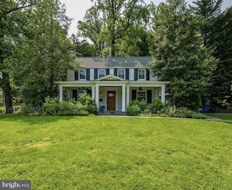 5914 Gloster Rd, Bethesda, MD 20816