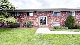 20 Zambarano Ave Unit 202, North Providence, RI 02911
