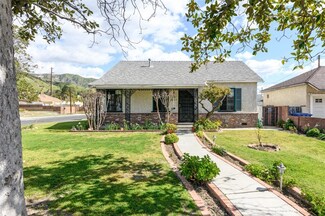 7666 N Claybeck Ave, Burbank, CA 91505