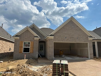 335 Flower Garden Dr, Southaven, MS 38671