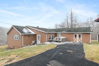 199 Kenwood Rd, Bluefield, WV 24701