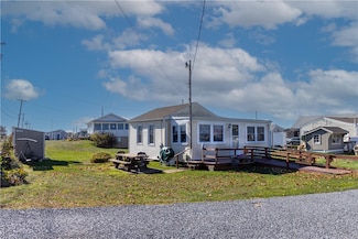 667 Succotash Rd, Wakefield, RI 02879