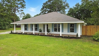 611 E Lakeshore Dr, Carriere, MS 39426