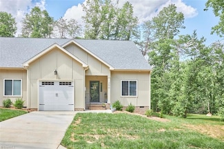 298 Lamplighter Cir, Winston Salem, NC 27104