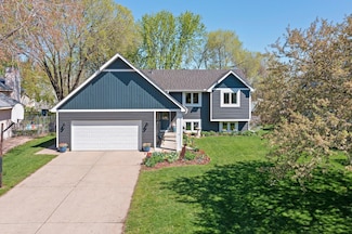 7165 Upper 157th St W, Saint Paul, MN 55124