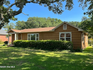 3205 Bridges St, Morehead City, NC 28557