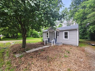 967 N 2nd St, Austin, IN 47102