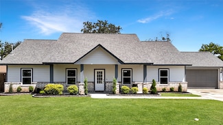 214 N Mahan St, Richwood, TX 77531