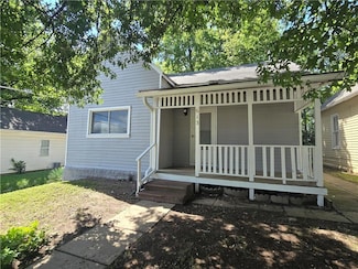 613 N 10th St, Atchison, KS 66002