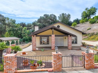 2573 Los Alisos S, Fallbrook, CA 92028