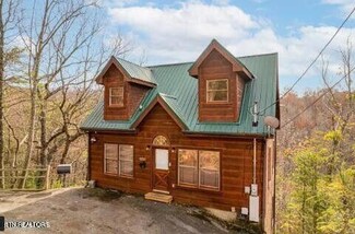 806 Ski View Ln, Sevierville, TN 37876