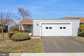 33A Haddon Rd, Monroe Township, NJ 08831