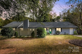 2836 Huntingtowne Farms Ln, Charlotte, NC 28210