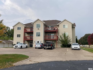 643 E 46th St Unit B24, Davenport, IA 52806