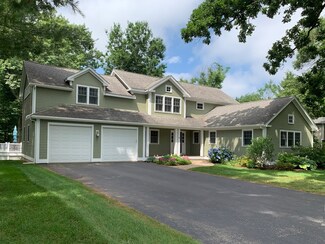 16 Rennie Dr, Andover, MA 01810