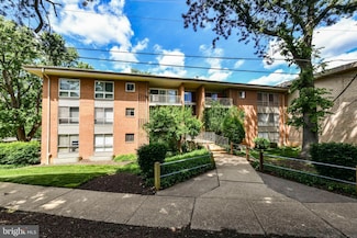 3712 N Rosser St Unit 201, Alexandria, VA 22311