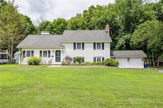 55 Cobbles Dr, Penfield, NY 14526