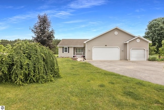 6886 Windwood Dr, Lake Ann, MI 49650