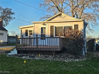 1081 Stratford St, Barberton, OH 44203