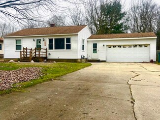 521 Aue Rd, Norton Shores, MI 49441