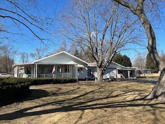 11N020 Gale St, Elgin, IL 60123