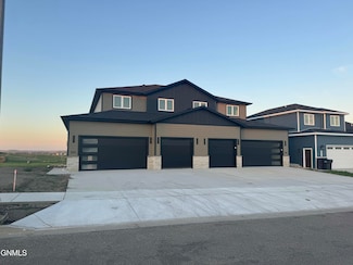 1020 Beretta St NW, Mandan, ND 58554