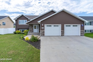 4230 Crystal Dr, Grand Forks, ND 58201