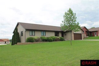 801 Hillside Ct, Nicollet, MN 56074