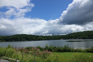 142 Lakeside Dr W, Belvidere, NJ 07823