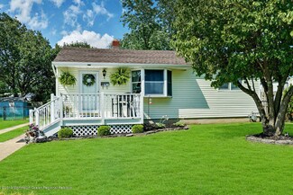 403 Maple St, Lakehurst, NJ 08733