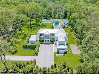 8 Fox Run Ln, Greenwich, CT 06831