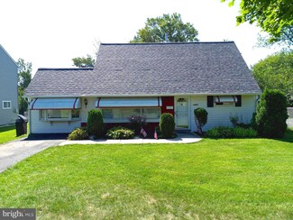 1004 Trenton Rd, Levittown, PA 19054