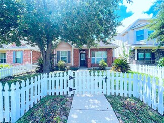 7043 Rancho Mission Dr, Houston, TX 77083