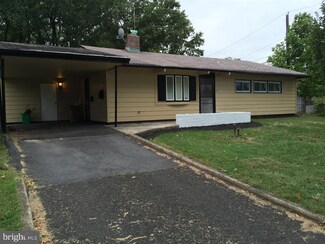 5 Tree Ln, Levittown, PA 19054