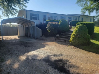 11697 54th St, Perry, KS 66073