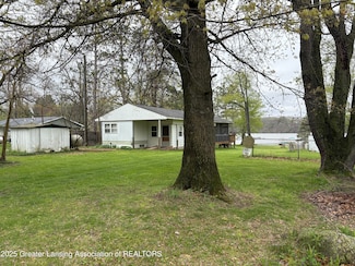8376 Riverview Dr, Lyons, MI 48851