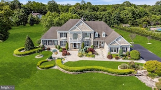 1 Ethan Dr, Farmingdale, NJ 07727