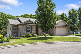 94 W Pine Ln, Reeds Spring, MO 65737