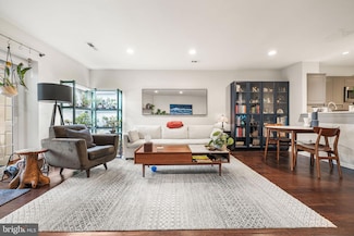 907 S Rolfe St, Arlington, VA 22204