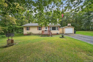 68 Quannacut Rd, Pine Bush, NY 12566
