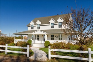 202 High St, Block Island, RI 02807
