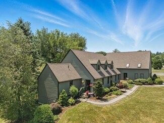 48 Montrose Dr, Stratham, NH 03885