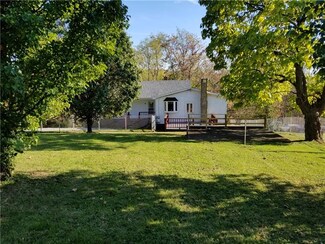 26 Pine Ln, Perryopolis, PA 15473