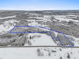 1216 Hoch Rd, Traverse City, MI 49696