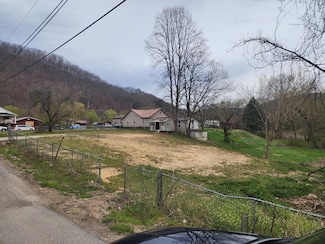 46 Main St, Dwale, KY 41621