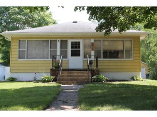 3825 40th St, Des Moines, IA 50310