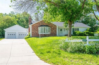 1301 S 4th Ave W, Newton, IA 50208