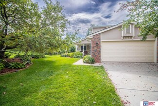 8125 Hickory Ln, Lincoln, NE 68510