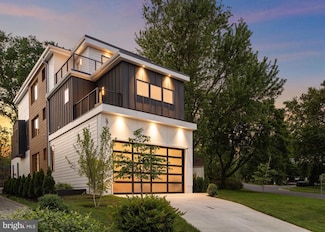 6940 Spruce St, Falls Church, VA 22046