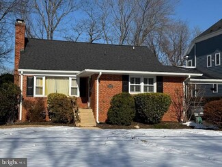 6810 Lumsden St, McLean, VA 22101